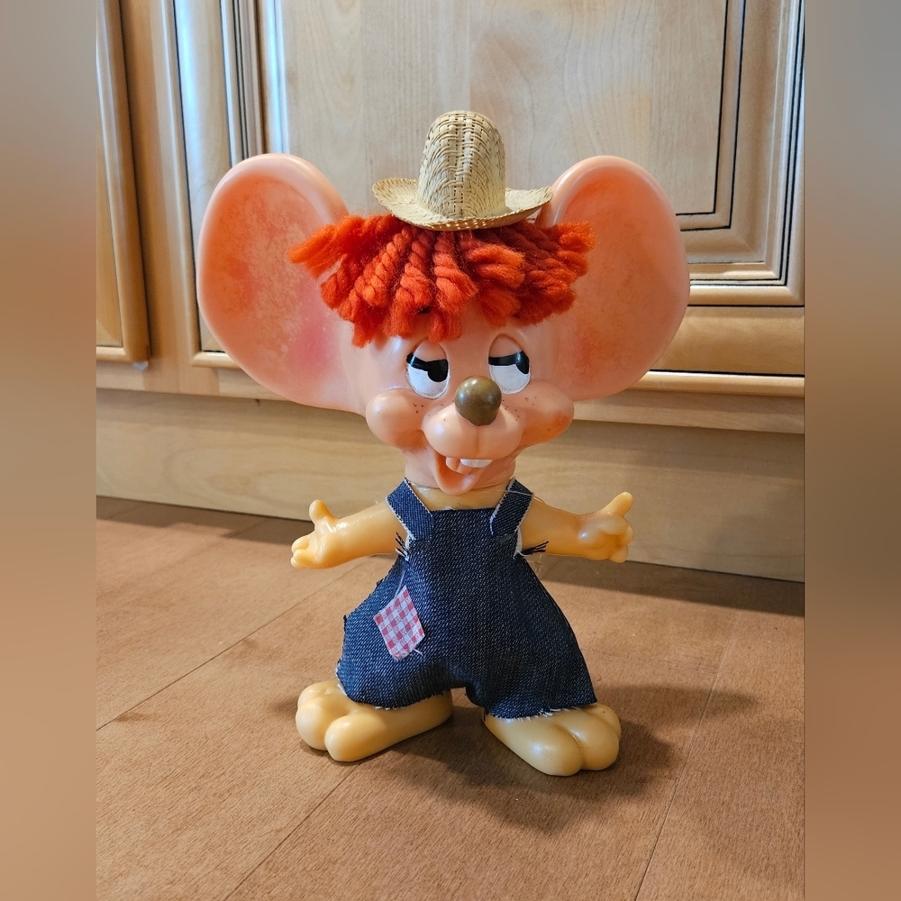 Vintage 1970 Roy Des. Vinyl Mouse Bank Hillbilly Country Mouse Harter Bank Tag